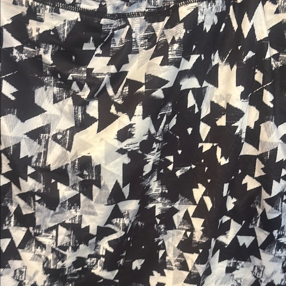 Chico's Black and White abstract 2x skorts super soft! With pockets - Picture 6 of 7